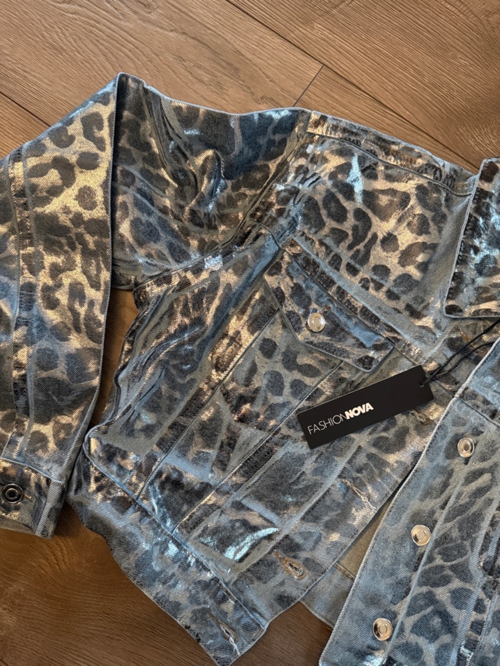 Fashion Nova Blue Leopard Print Cropped Denim Jacket - Picture 2 of 4